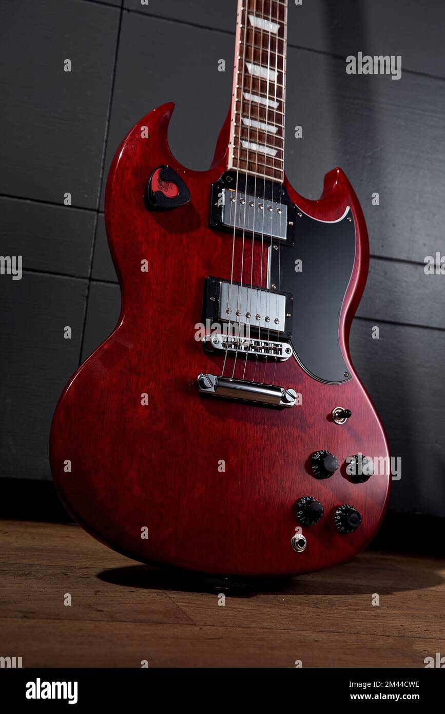 Red gibson sg hi-res stock photography and images - Alamy