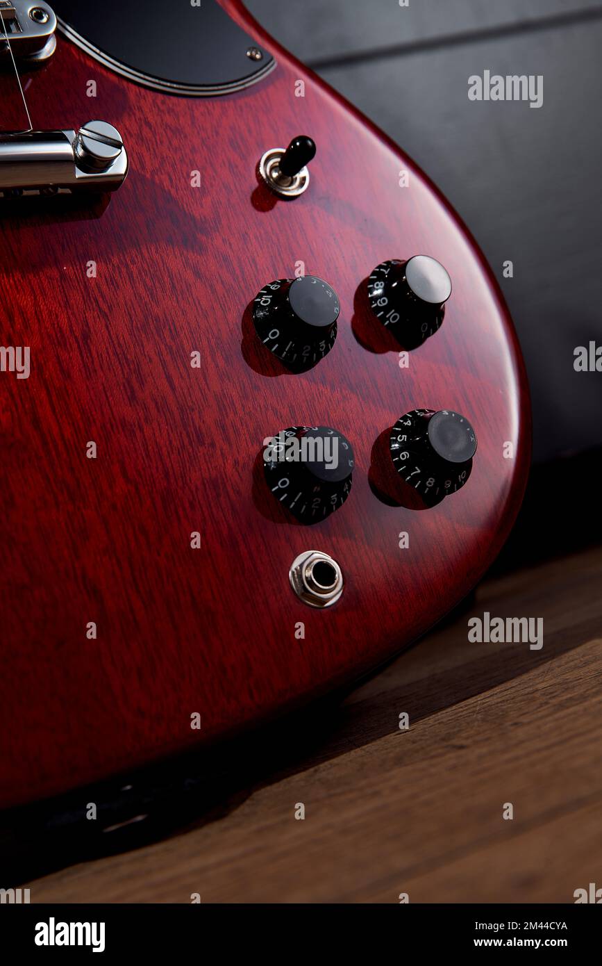 Red gibson guitar hi-res stock photography and images - Alamy