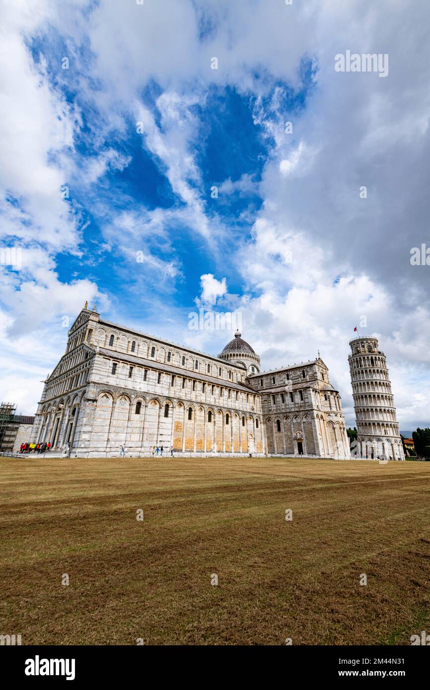 Piazza del Duomo with cathedral and leaning tower, Unesco world ...