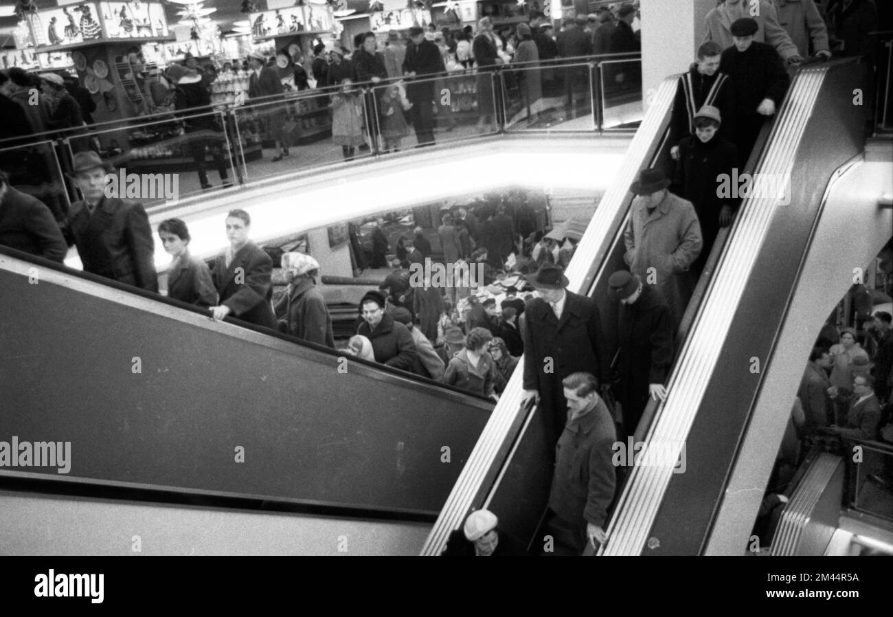 Photos and events from the Ruhr area in the years 1965 to 1971. Department shop staircases, Germany Stock Photo
