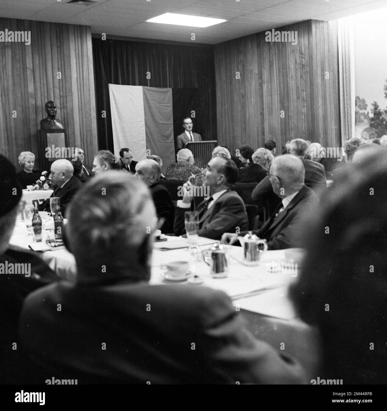 Election campaign for the 1966 federal election of the parties