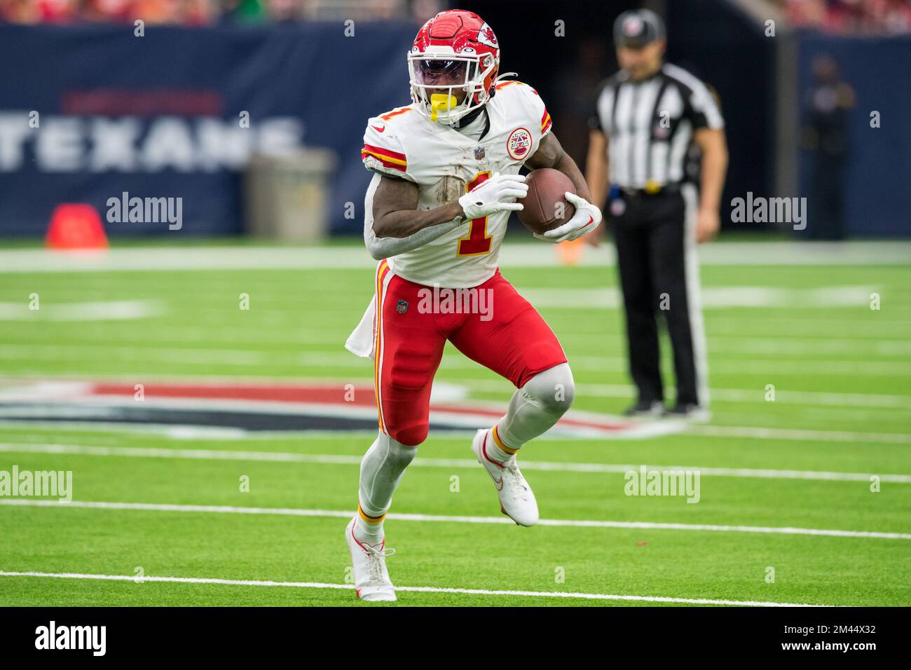 Houston, USA. 18th Dec, 2022. Kansas City Chiefs JERICK MCKINNON (1) runs  for a touchdown in the first half during the game between the Kansas City  Chiefs and the Houston Texans in