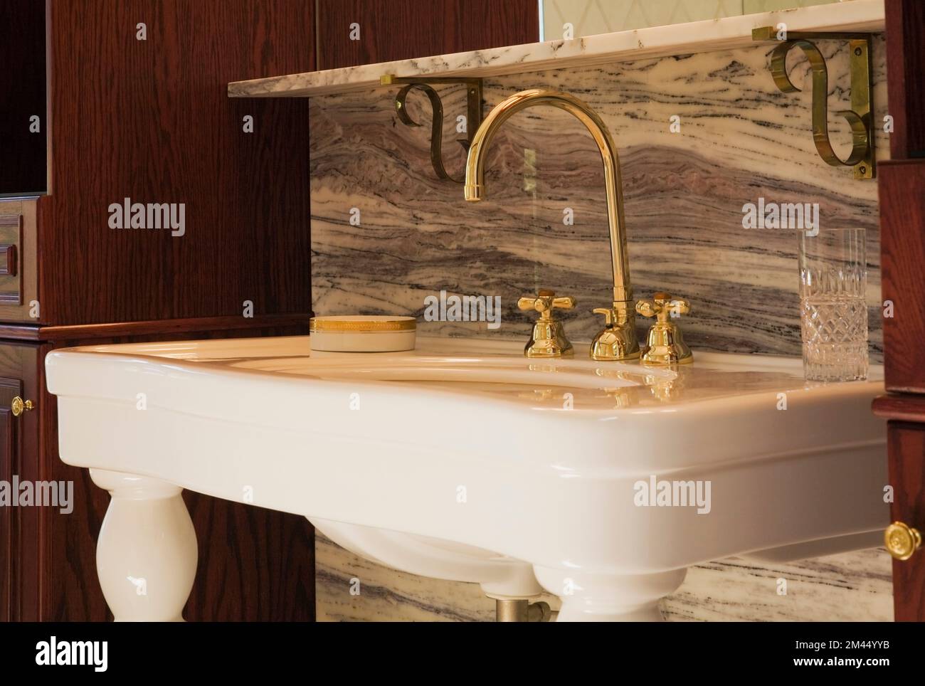 Antique faucets hi-res stock photography and images - Alamy