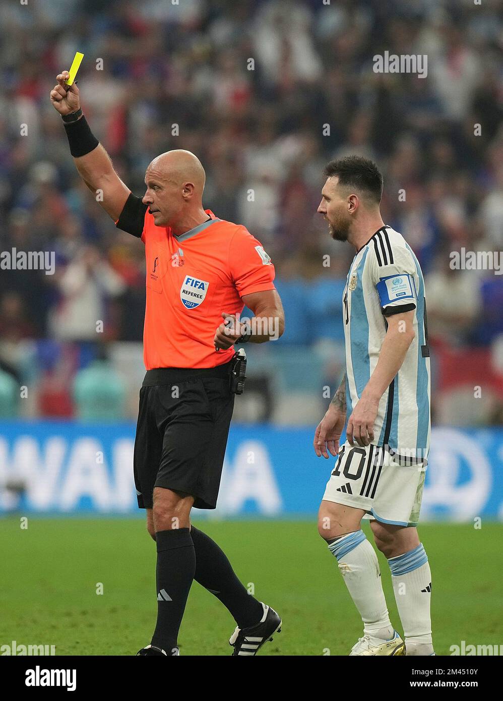 12/18/2022, Lusail Iconic Stadium, Doha, QAT, World Cup FIFA 2022, final, Argentina vs France, in the picture referee referee Szymon Marciniak (Poland), Argentina's forward Lionel Messi Stock Photo