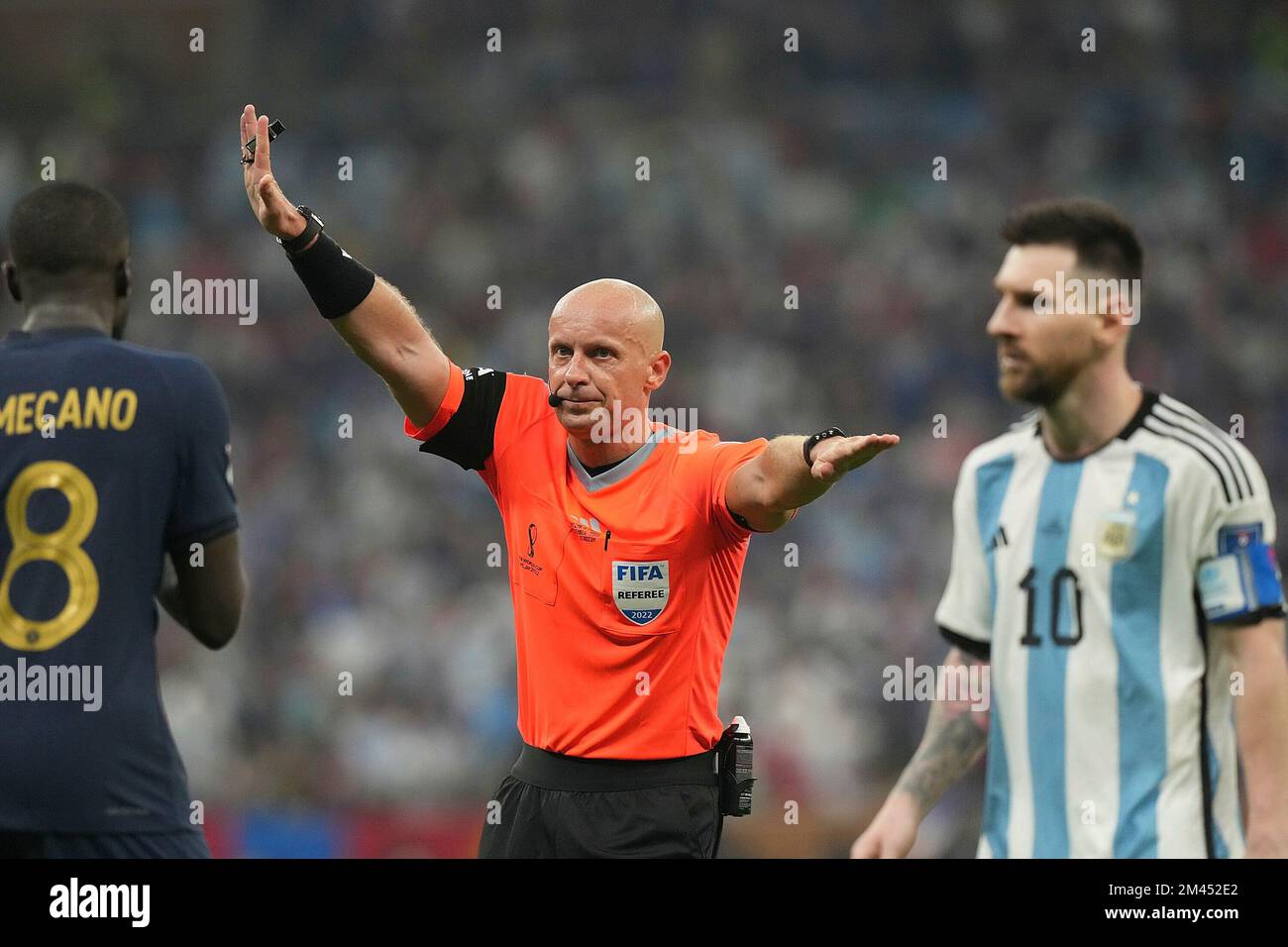 12/18/2022, Lusail Iconic Stadium, Doha, QAT, World Cup FIFA 2022, final, Argentina vs France, in the picture France's defender Dayot Upamecano, referee referee Szymon Marciniak (Poland), Argentina's forward Lionel Messi Stock Photo