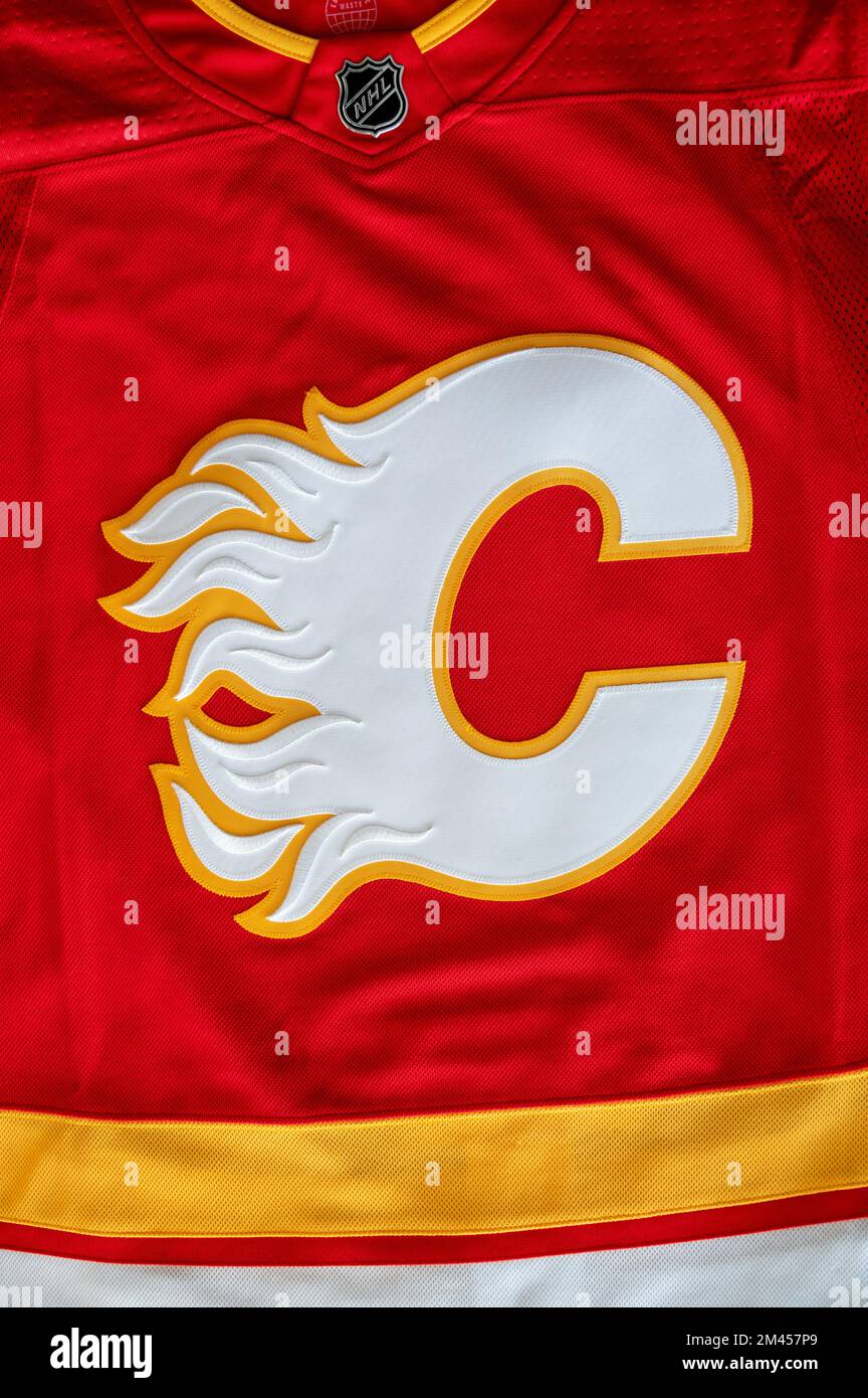 Calgary flames hi-res stock photography and images - Alamy