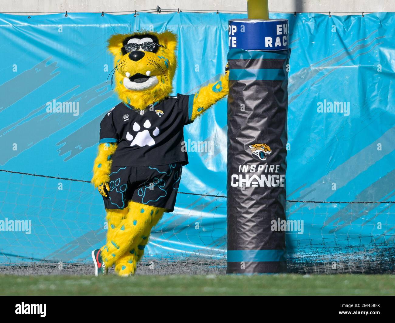 Jacksonville, FL, USA. 18th Dec, 2022. Jaxson de Ville stands by the goal post in the North Endzone during the game between the Jacksonville Jaguars and the Dallas Cowboys in Jacksonville, FL. Romeo T Guzman/CSM/Alamy Live News Stock Photo