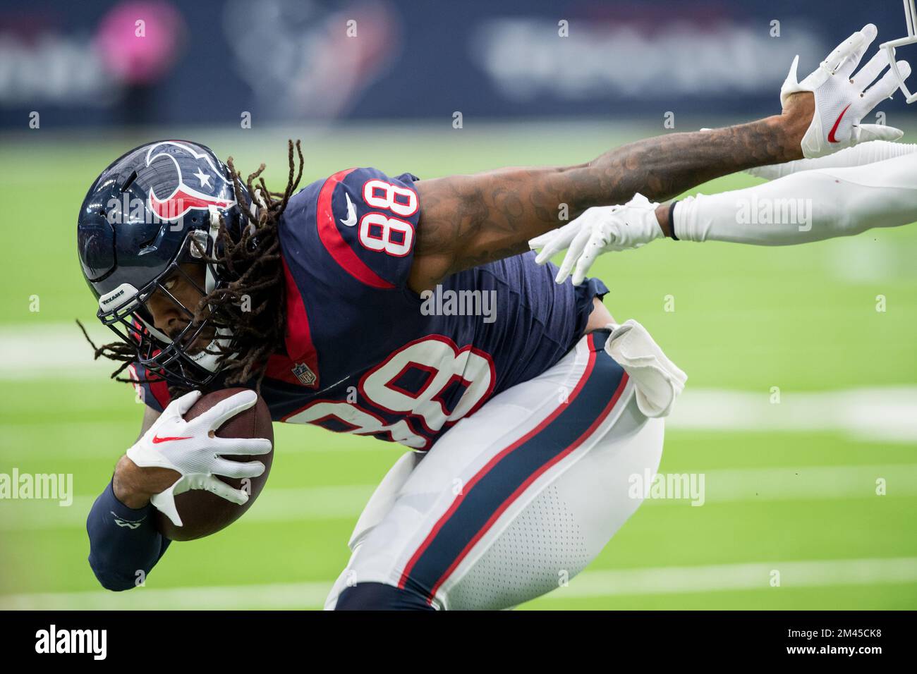 December 18, 2022: Houston Texans tight end Jordan Akins (88) fights off a  defender after making a catch during a game between the Kansas City Chiefs  and the Houston Texans in Houston