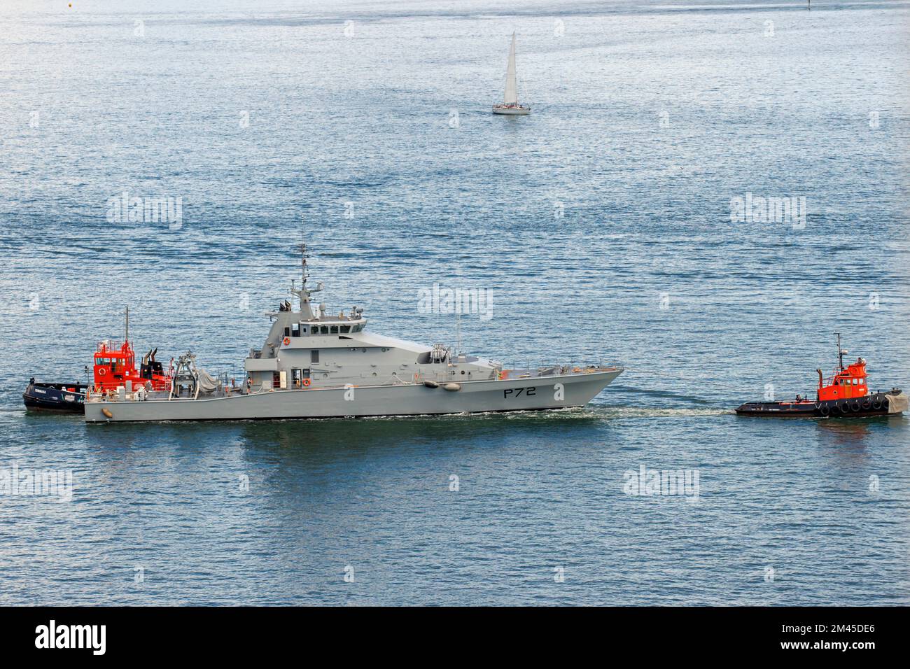Auckland, New Zealand, 19 Dec, 2022. A former Royal New Zealand Inshore Patrol Vessel is towed by a tug whilst undergoing modifications for sale to the Irish Navy. Credit: One-Image Photography/Alamy Live News Stock Photo