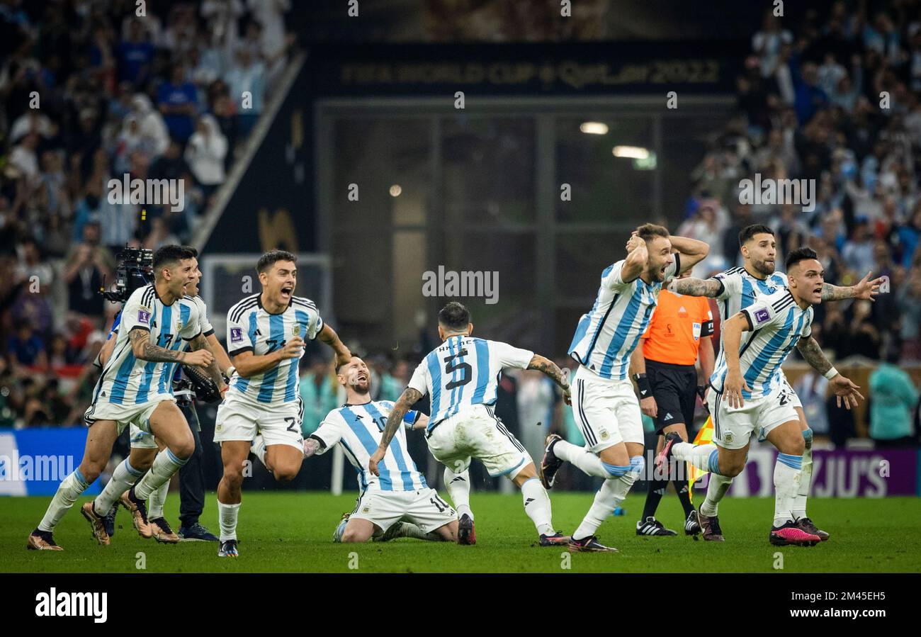 Montevideo, Uruguay. 7th May, 2015. Brian Fernandez (R) of Argentina's Racing  Club, celebrates after scoring against Uruguay's Wanderers, during the  first leg match of the Libertadores Cup round of 16, at Gran