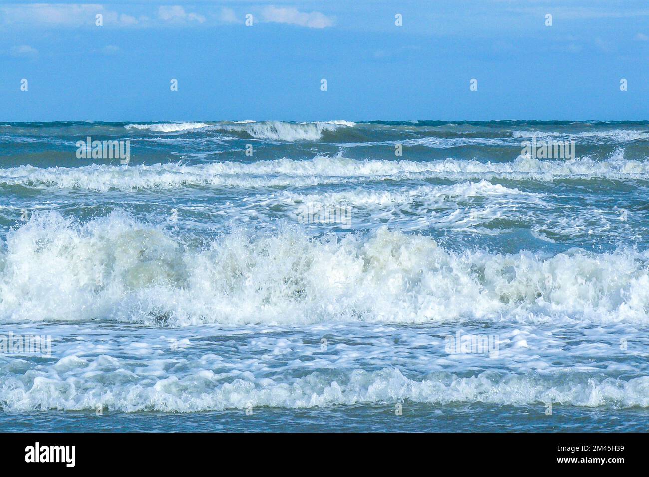 The splashing waves of the sea Stock Photo - Alamy
