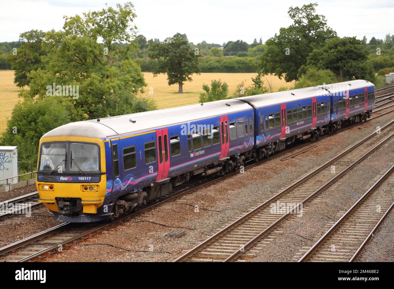 A First Great Western Class 165 Diesel passenger train near Didcot, UK ...