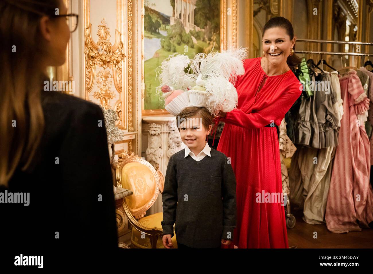 Stockholm,Sweden,19/12/2022, Crown Princess Victoria, Prince Daniel, Princess Estelle and Prince Oscar at the Royal Opera House in Stockholm for the performance of Cinderella. Before the curtain went up, the Crown Princess Family went backstage to meet some of the Opera's employees.Photo: Sören Vilks/Kungliga Operan/ Handout / code 10501  **MANDATORY BYLINE: Sören Vilks/Kungliga Operan** **For editorial use only. The image comes from an external source and is distributed in its original form as a service to our subscribers** Stock Photo