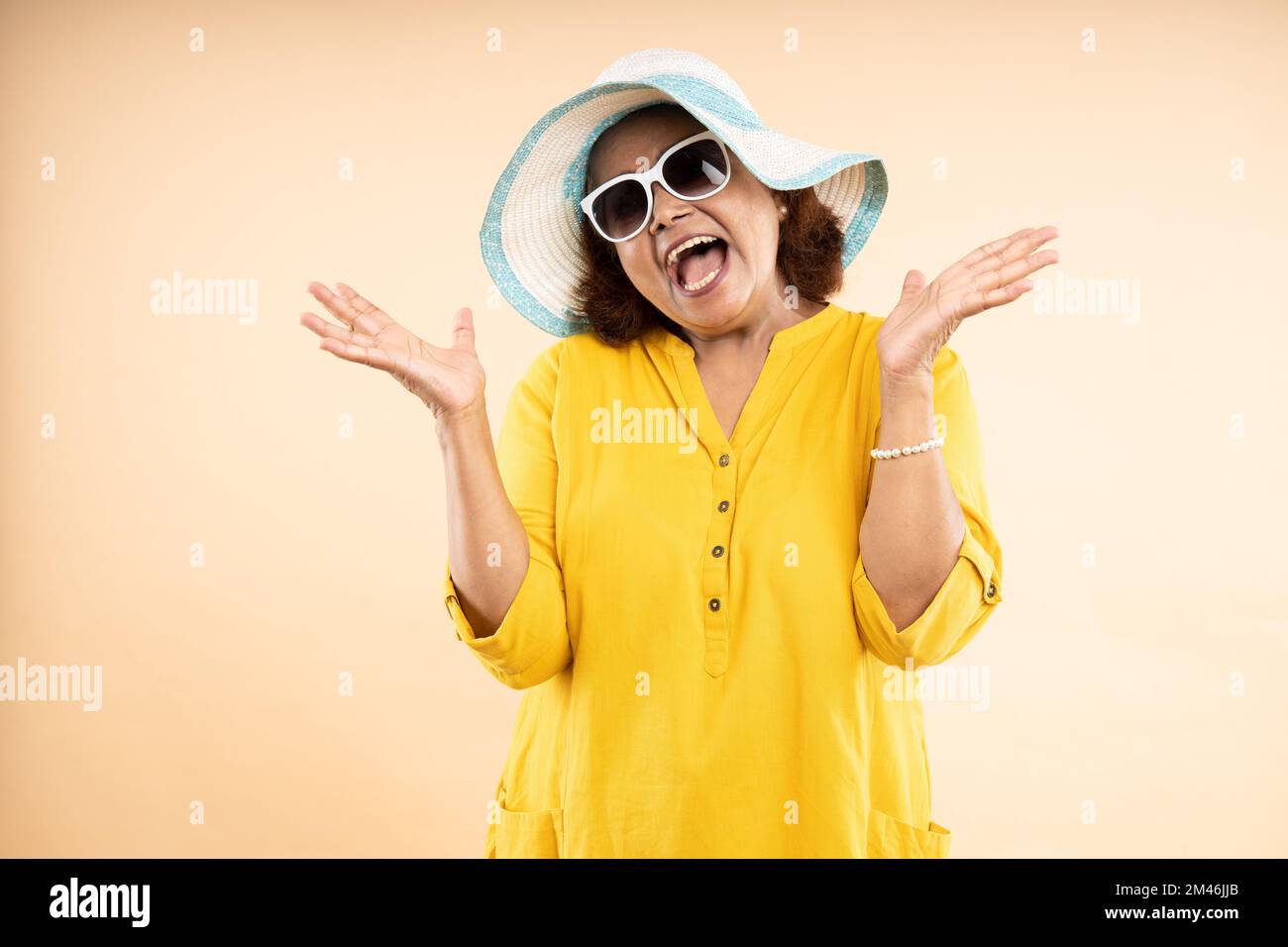 Older indian woman portrait hi-res stock photography and images - Alamy