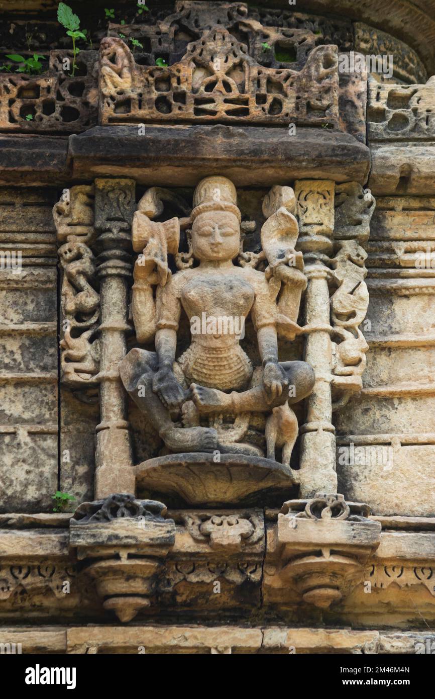Old Painted Stone Lion Statue From Gujarat - 19thC Old Painted Stone Lion Statue From Gujarat - 19thC