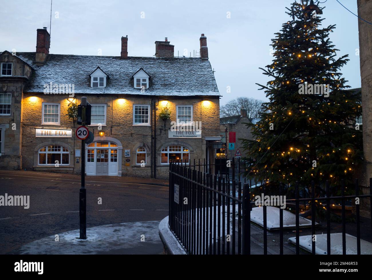 The Fox, Chipping Norton, in winter at Christmas, Oxfordshire, England, UK Stock Photo