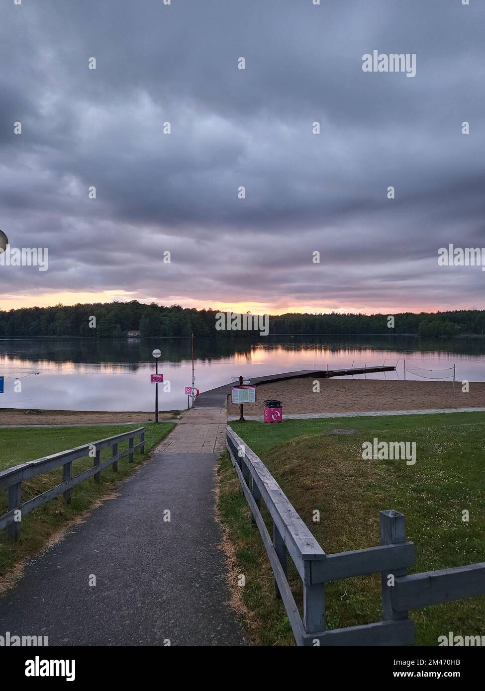 Vertical shot pathway park hi-res stock photography and images - Alamy