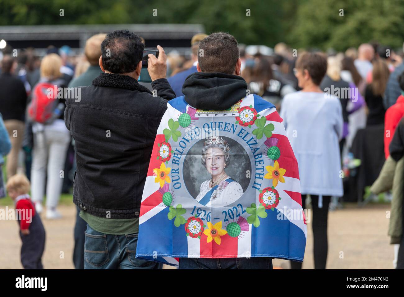 A large crowd mourners in Hyde park watching the live broadcast of the funeral Her Majesty Queen Elizabeth II taking place in Westminster Abbey, on gi Stock Photo