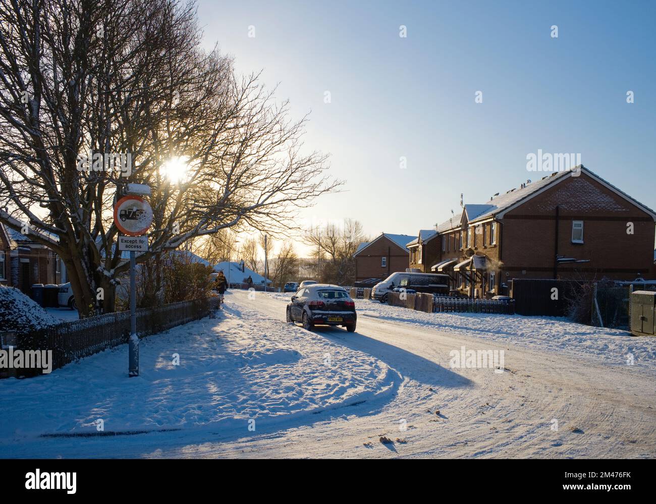 High Street, Eastfield after overnight snow in 2022 Stock Photo