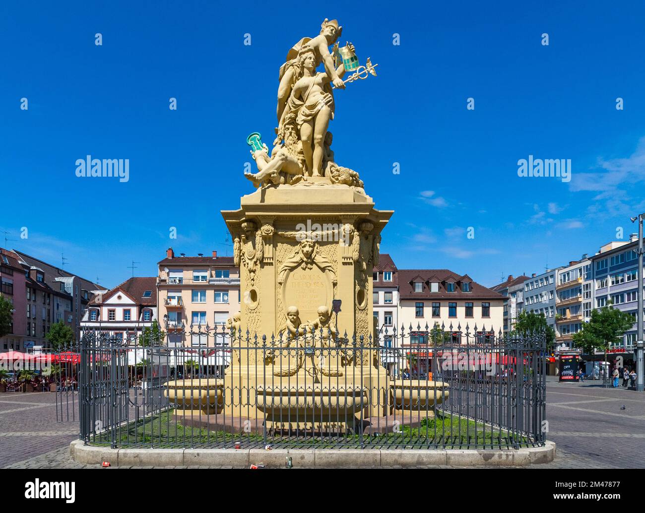 Lovely view of the market square fountain on the Mannheim market square in Germany. The city goddess holds a map of Mannheim in her left hand and is... Stock Photo