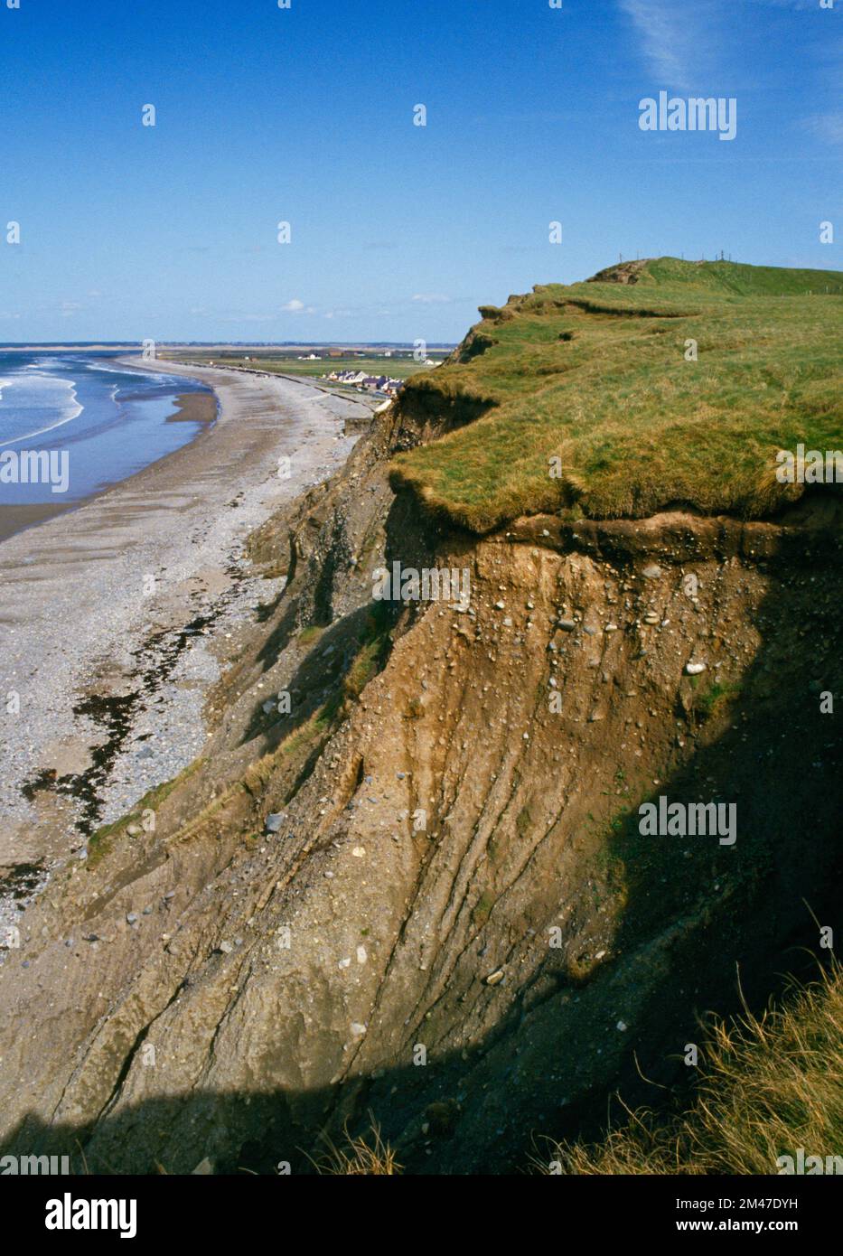 Dinas Dinlle Hillfort, Llandwrog, looking north along the beach to Morfa Dinlle, Maes Awyr Caernarfon Airport, and the dunes of of Newborough Warren. Stock Photo