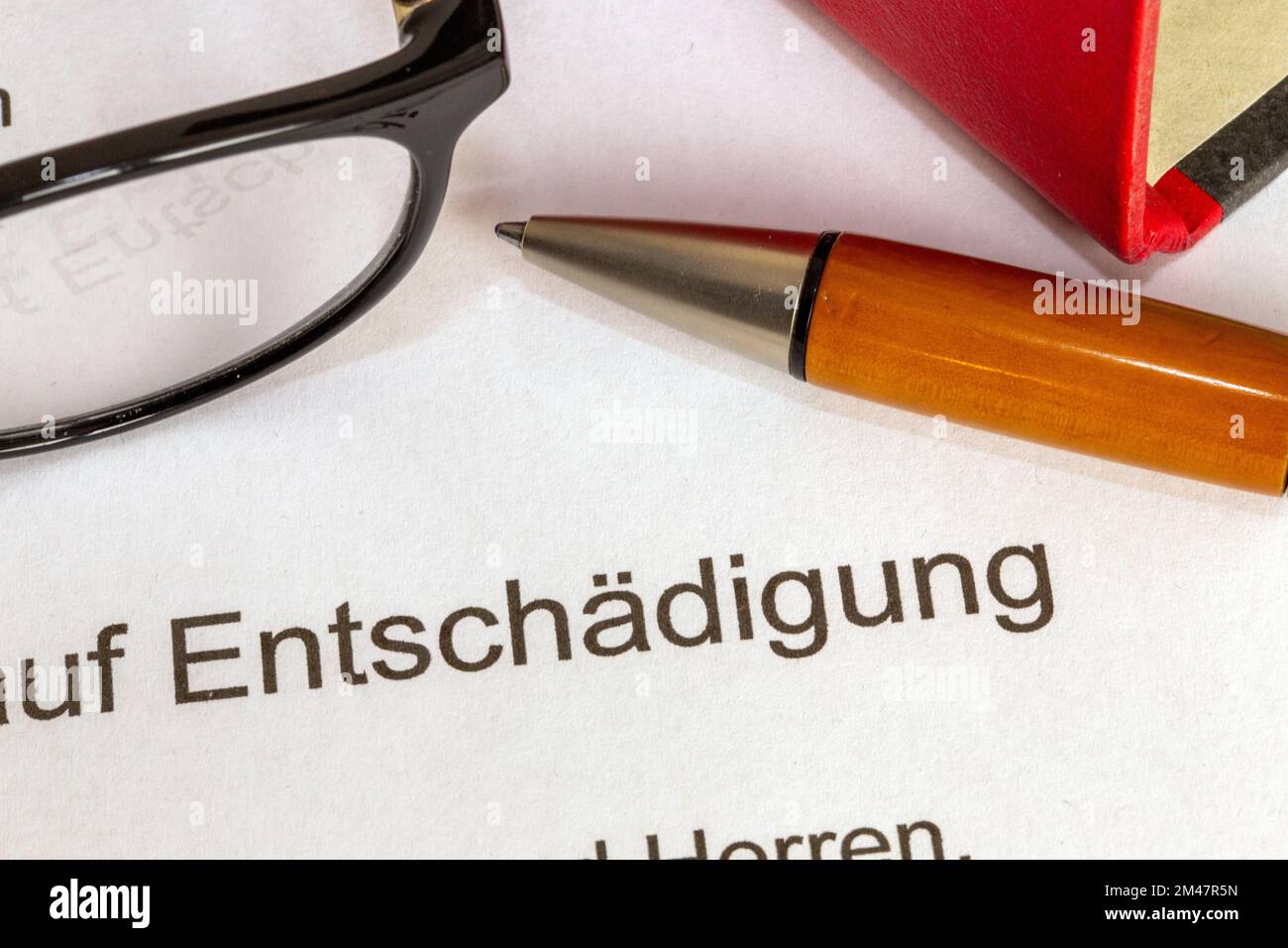 Symbolbild Antrag auf Entschädigung Nahaufnahme von einem Anschreiben