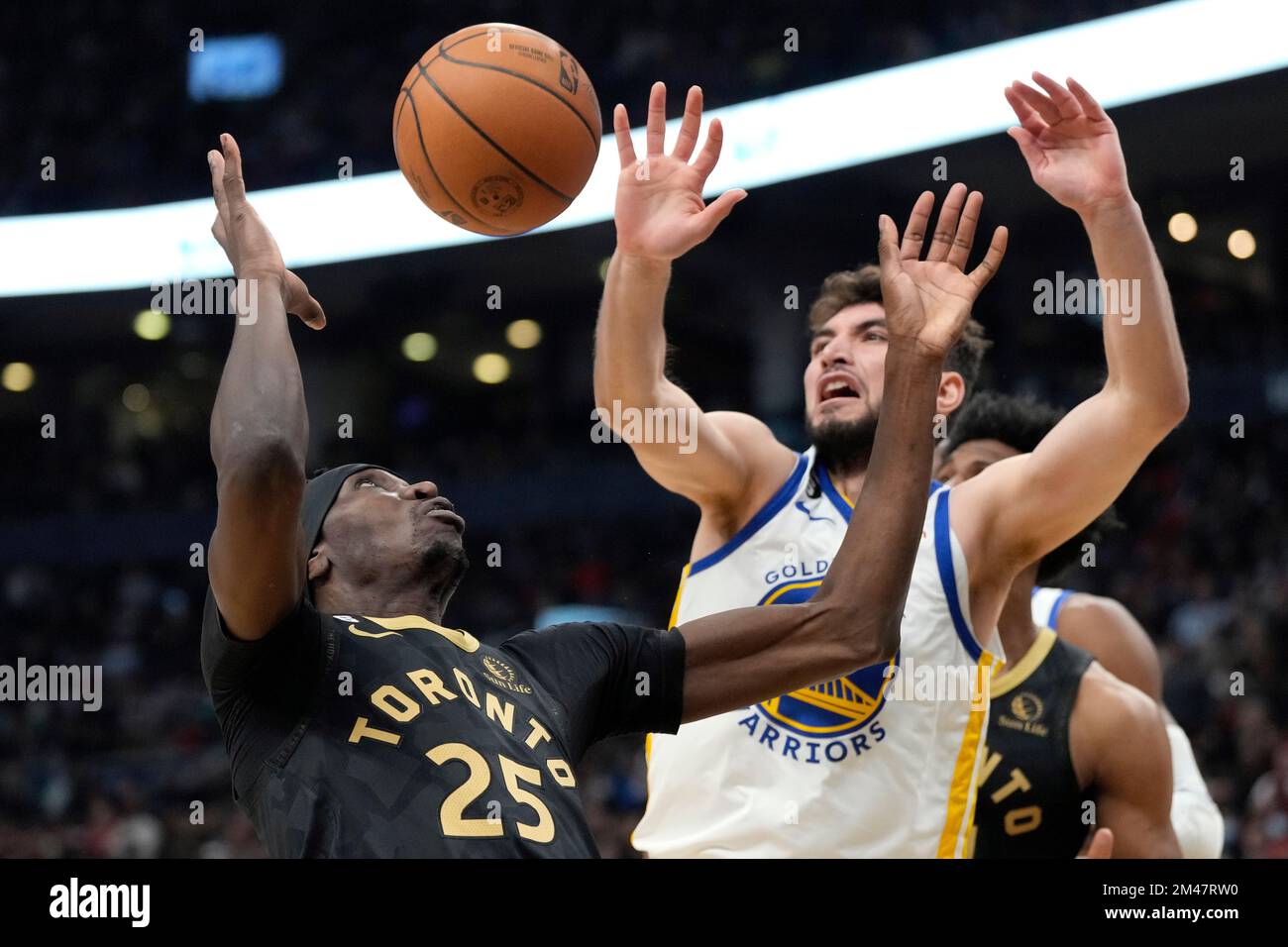 Golden State Warriors guard Ty Jerome (10) moves the ball up court