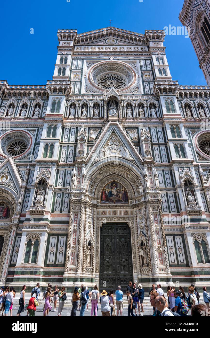 main-entrance-to-florence-cathedral-duomo-di-firenze-on-piazza-del