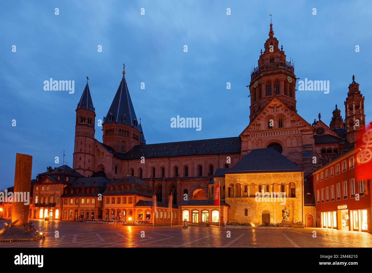 The Mainz Cathedral at night Stock Photo