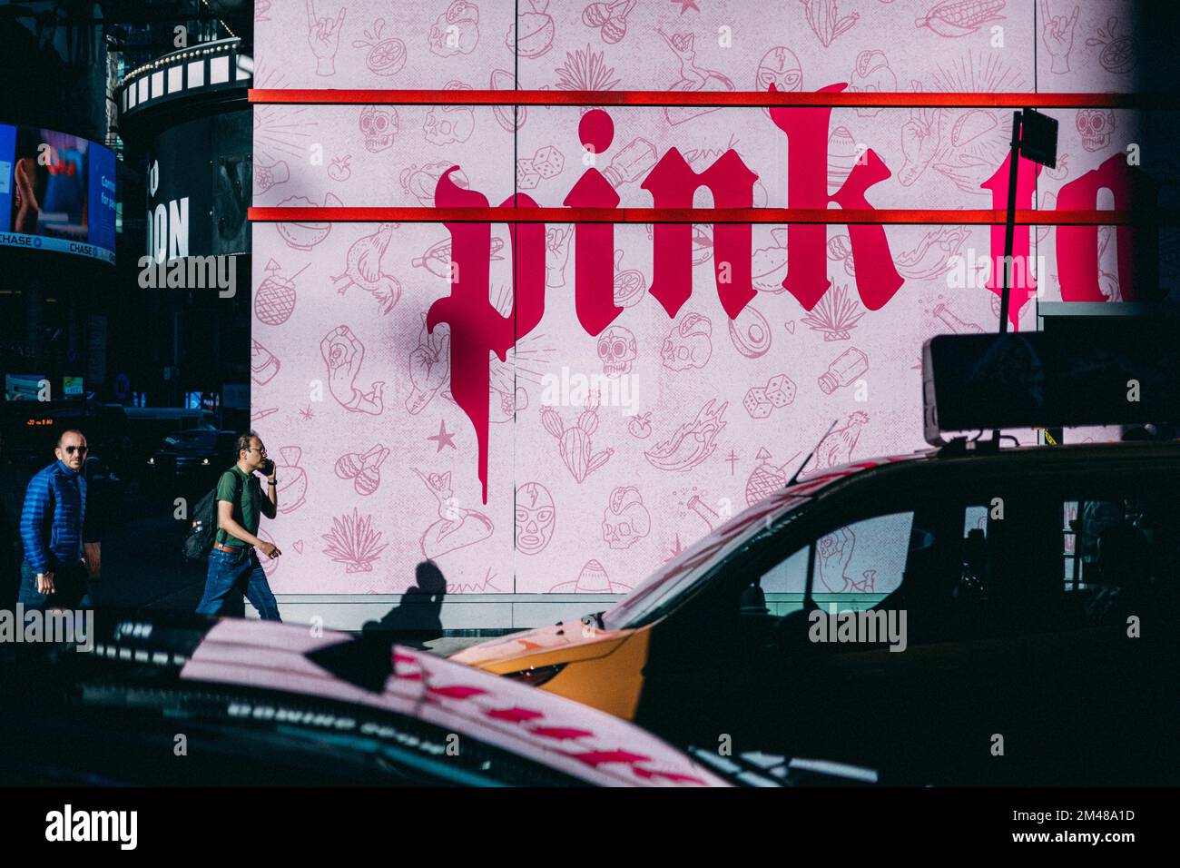 New York Manhattan, 02.10 - 10.10.22: Pink.  Foto: pressefoto Mika Volkmann Stock Photo