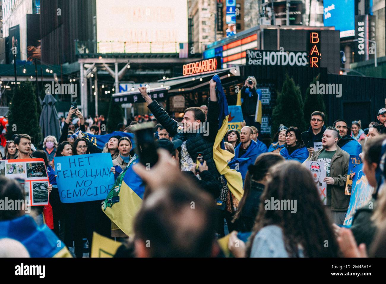 New York Manhattan, 02.10 - 10.10.22: Ukraine Protest am Times Square.  Foto: pressefoto Mika Volkmann Stock Photo