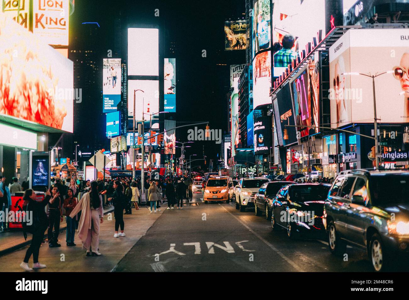 New York Manhattan, 02.10 - 10.10.22: Times Square am Abend.  Foto: pressefoto Mika Volkmann Stock Photo