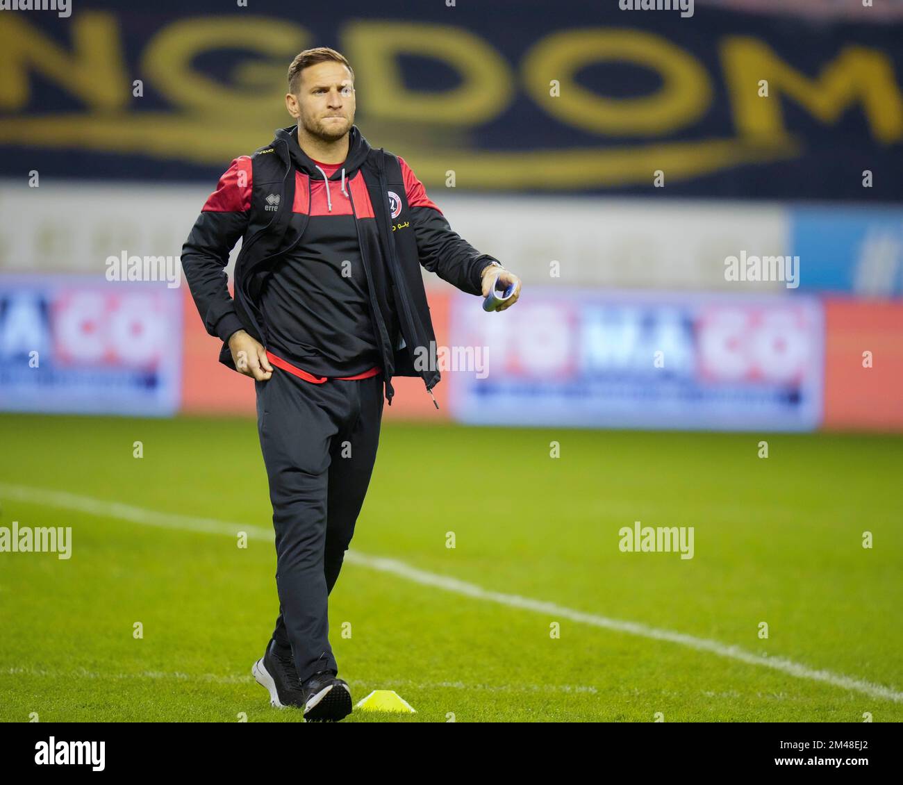 Billy Sharp #10 of Sheffield United inspects the pitch before the Sky ...