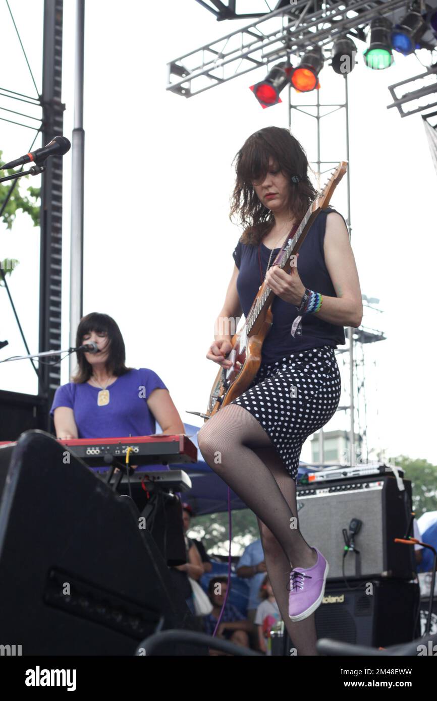 Pitchfork Music Festival Wild Flag in concert Stock Photo Alamy