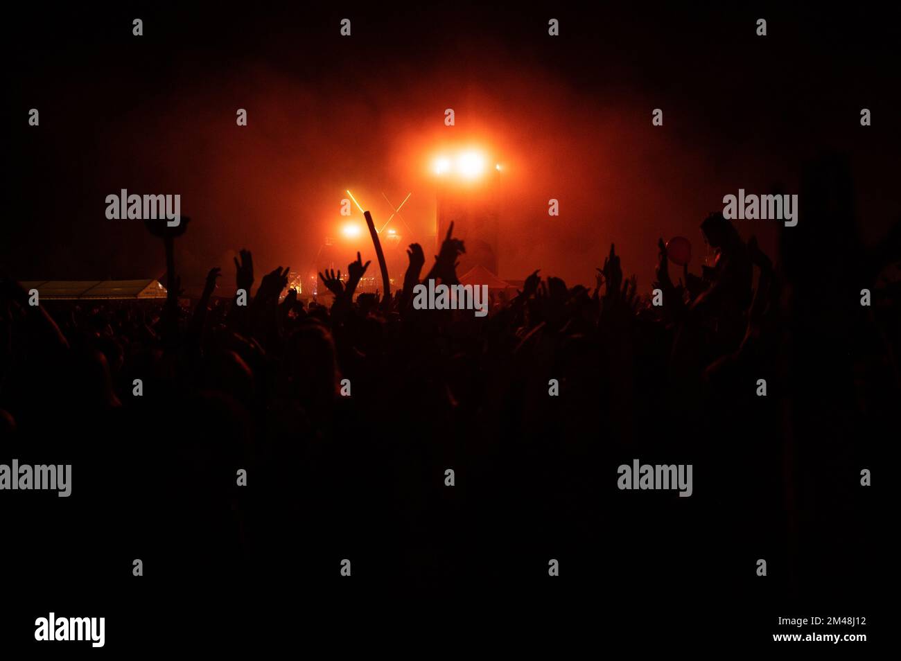 Crowd arms hi-res stock photography and images - Alamy