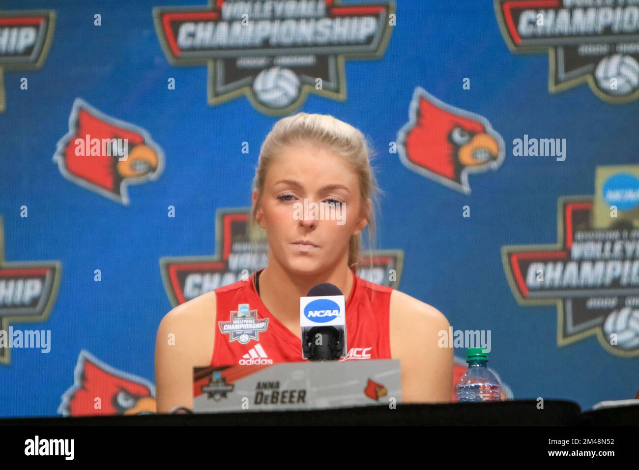 In the NCAA Volleyball Championship, Louisville, coached by two former