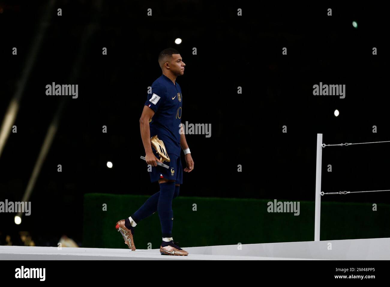 Lusail, Lusail, Qatar, Qatar. 18th Dec, 2022. LUSAIL, QATAR - DECEMBER 18: Player of France Kylian Mbappé receives the Golden Boot award after the FIFA World Cup Qatar 2022 Final match between Argentina and France at Lusail Stadium on December 18, 2022 in Lusail, Qatar. (Credit Image: © Florencia Tan Jun/PX Imagens via ZUMA Press Wire) Stock Photo