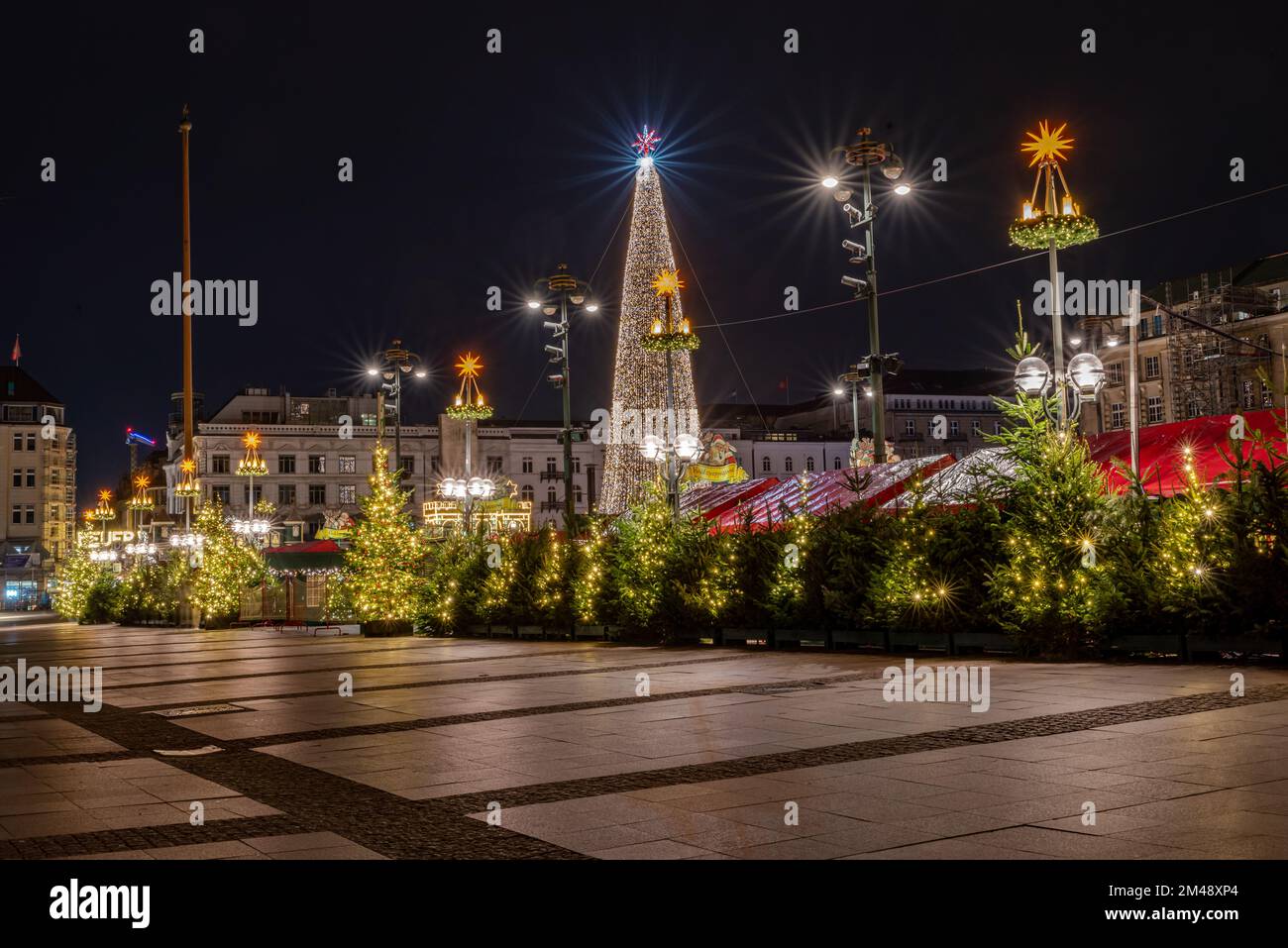 Hamburg, Germany 11 27 2022 Night shot of the Christmas market on
