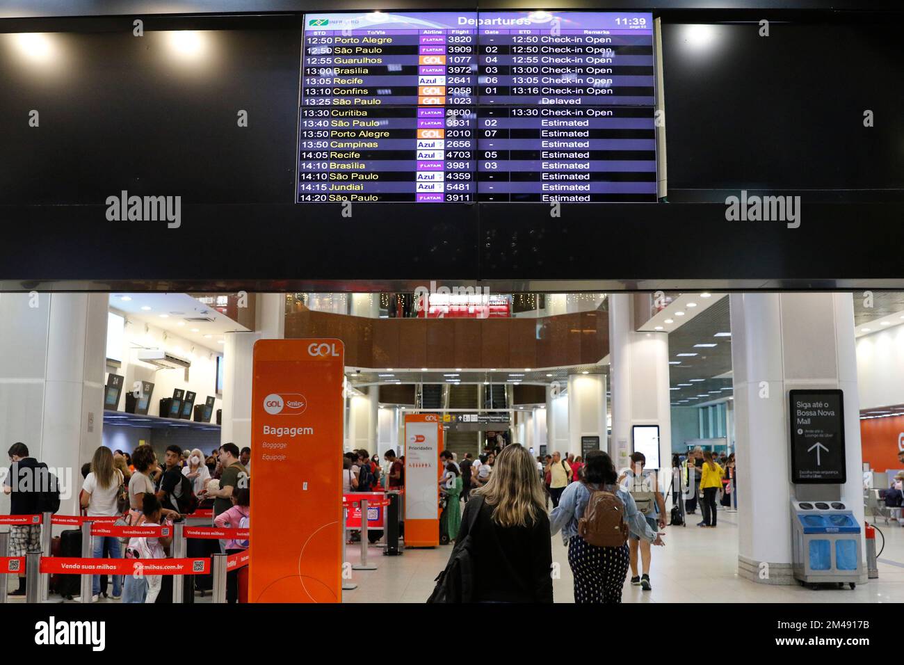 Santos Dumont Airport Rio de Janeiro. Gol Airlines passengers queue at  terminal for arrival and departure flights, check-in counter and baggage  drop Stock Photo - Alamy