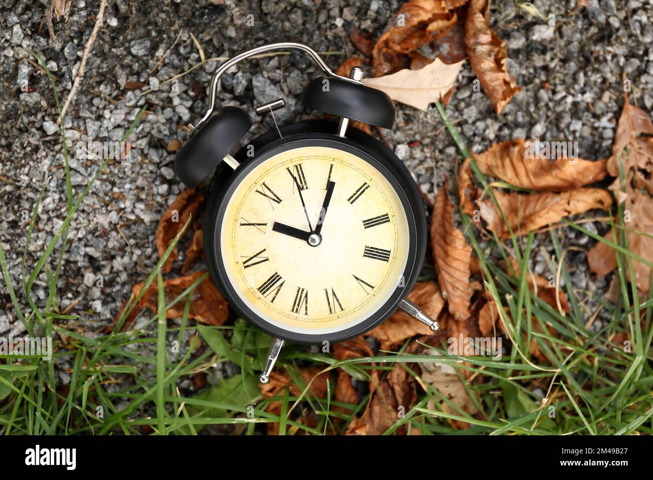 Clock with fallen numbers hi-res stock photography and images - Alamy