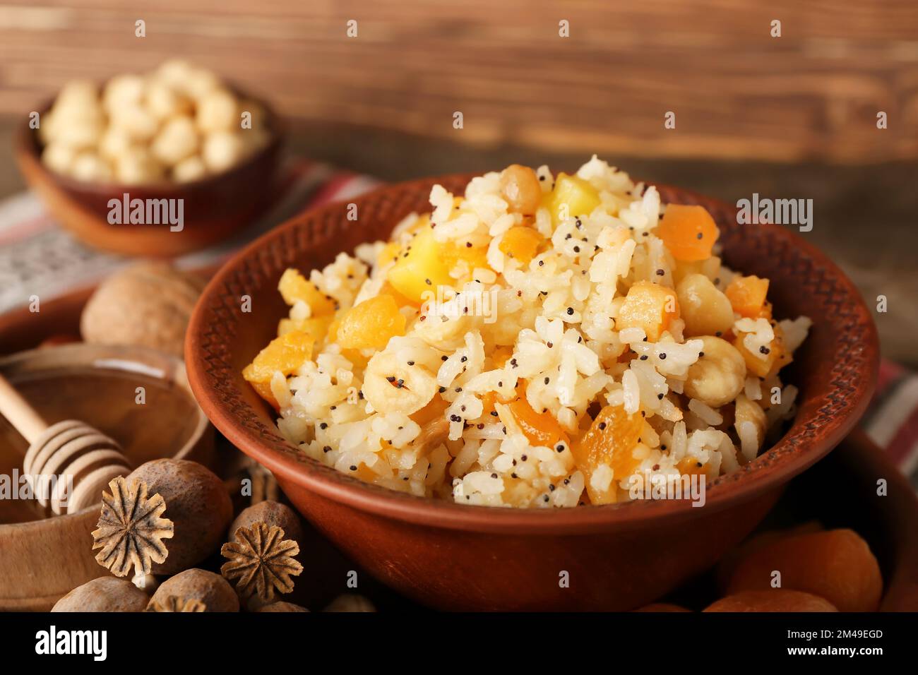 Bowl of rice Kutya, ingredients and poppy pods on tray, closeup Stock ...