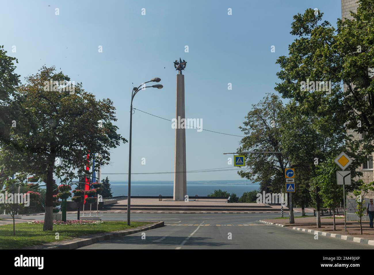Obelisk Slavy G. Ulyanovsk overlooking the Volga river, Ulyanovsk, Russia Stock Photo
