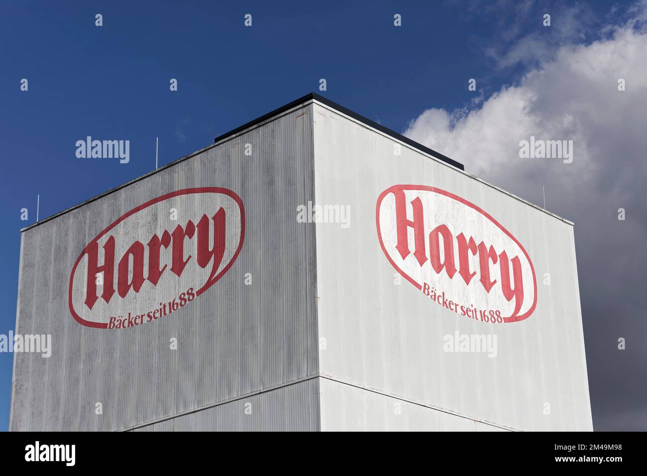 https://c8.alamy.com/comp/2M49M98/harry-brot-logo-on-the-production-site-wholesale-bakery-ratingen-north-rhine-westphalia-germany-2M49M98.jpg