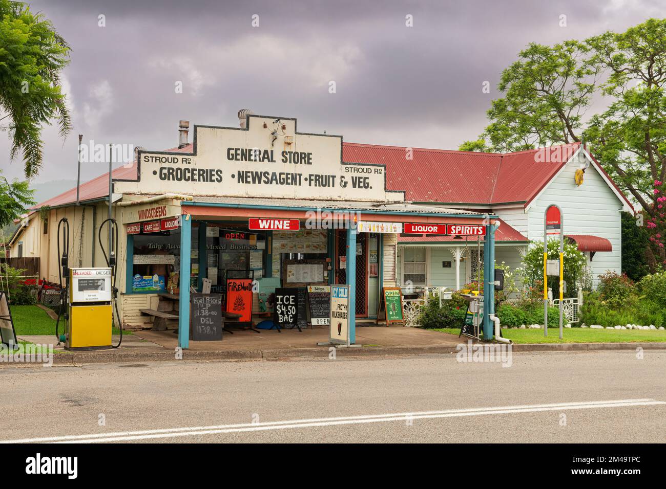 STROUD, NEW SOUTH WALES, AUSTRALIA 15th January 2021 the Stroud road liquor and general store located on the buckets way. editorial use only. Stock Photo