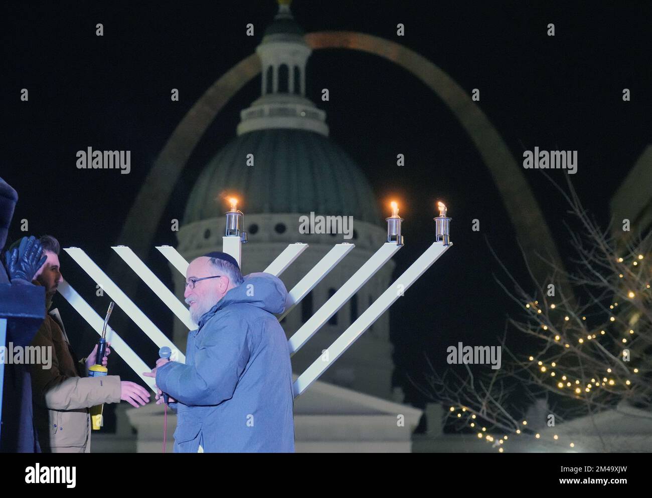 St. Louis, United States. 19th Dec, 2022. Rabbi Levi Landa completes