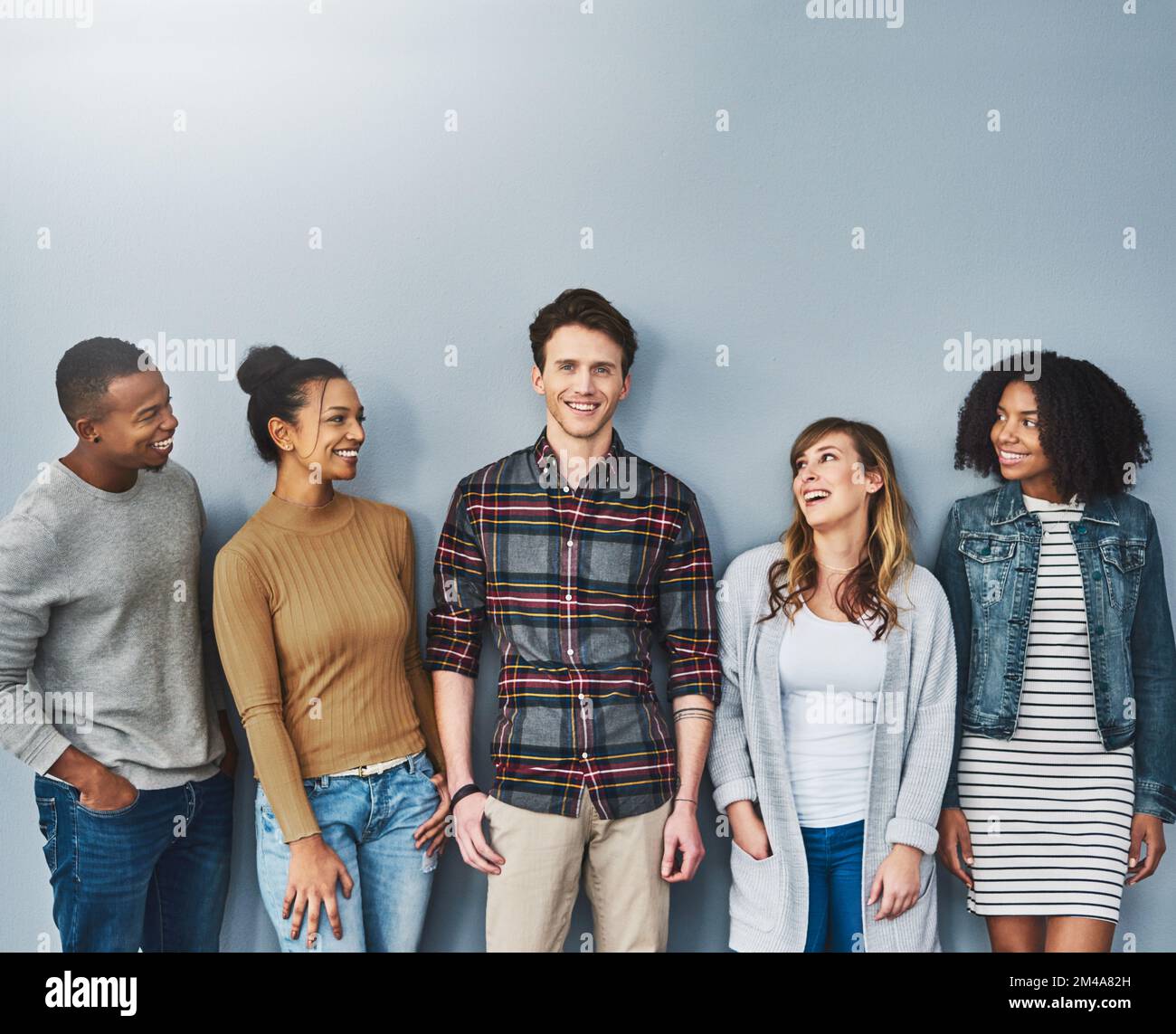 Diverse group young people hi-res stock photography and images - Alamy