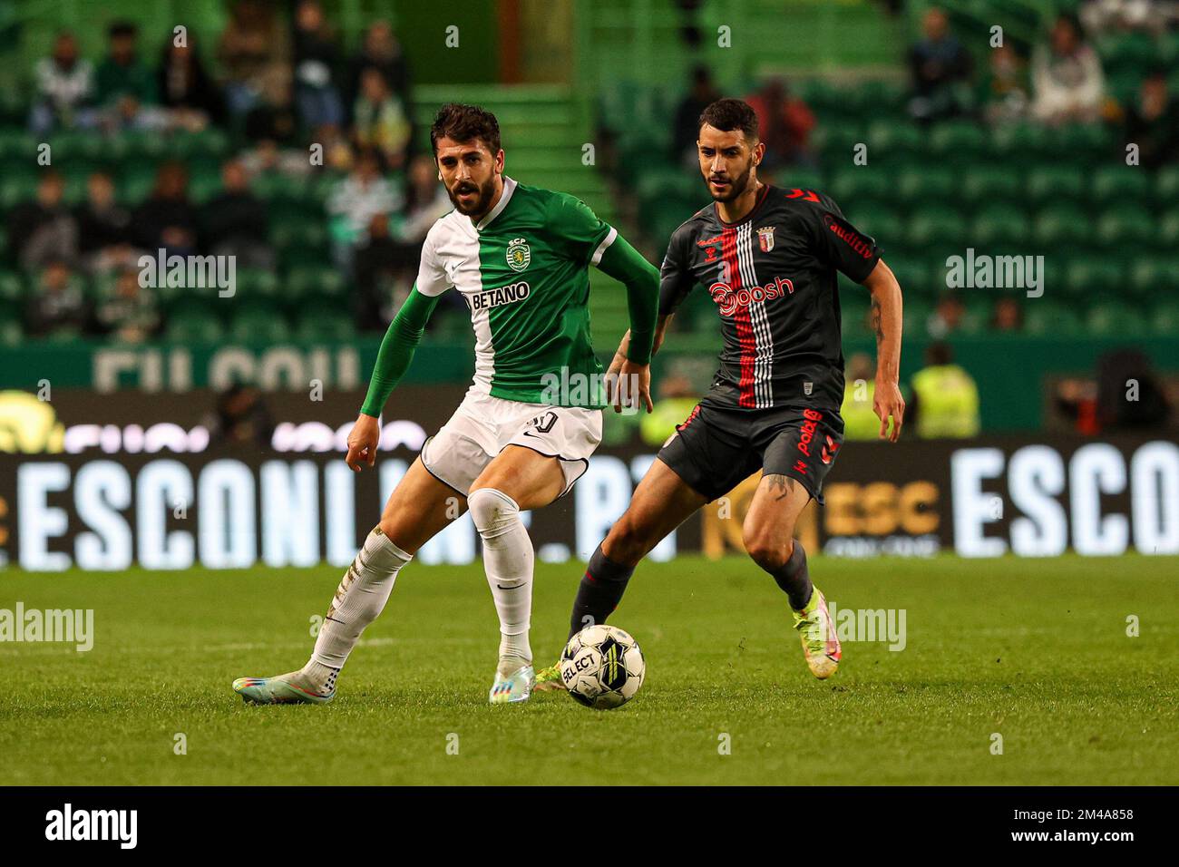 Viktor Gyokeres scores a goal during Liga Portugal 23/24 game between  Sporting CP and FC Vizela at Estadio Jose Alvalade, Lisbon, Portugal.  (Maciej Stock Photo - Alamy