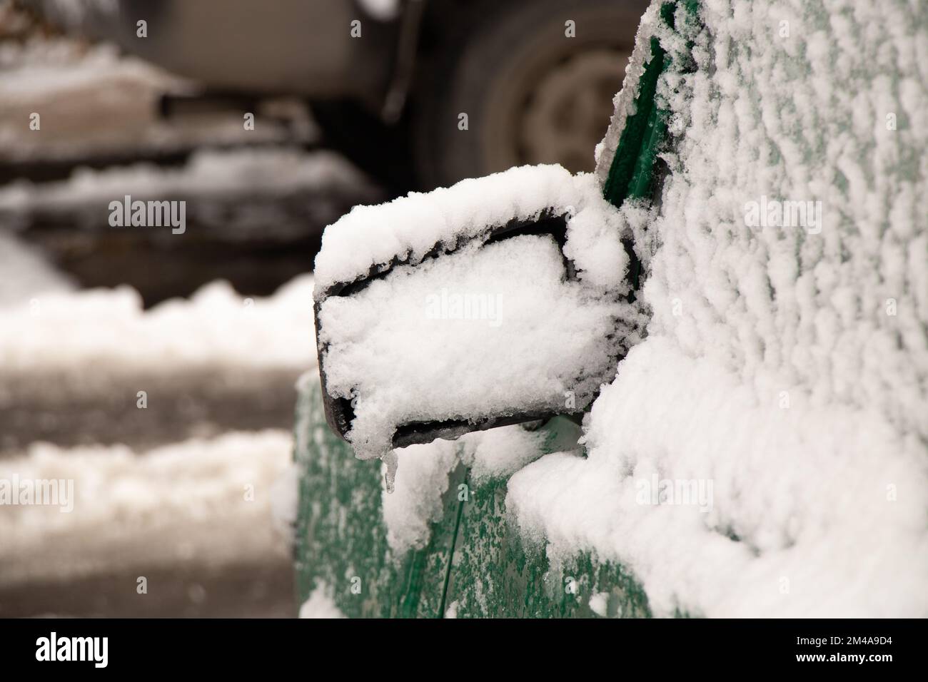 Germany, Cologne, the Dom street, view to the cathedral, winter,  snow-covered car with Koeln (Cologne) writing on the rear window.  Deutschland, Koeln Stock Photo - Alamy
