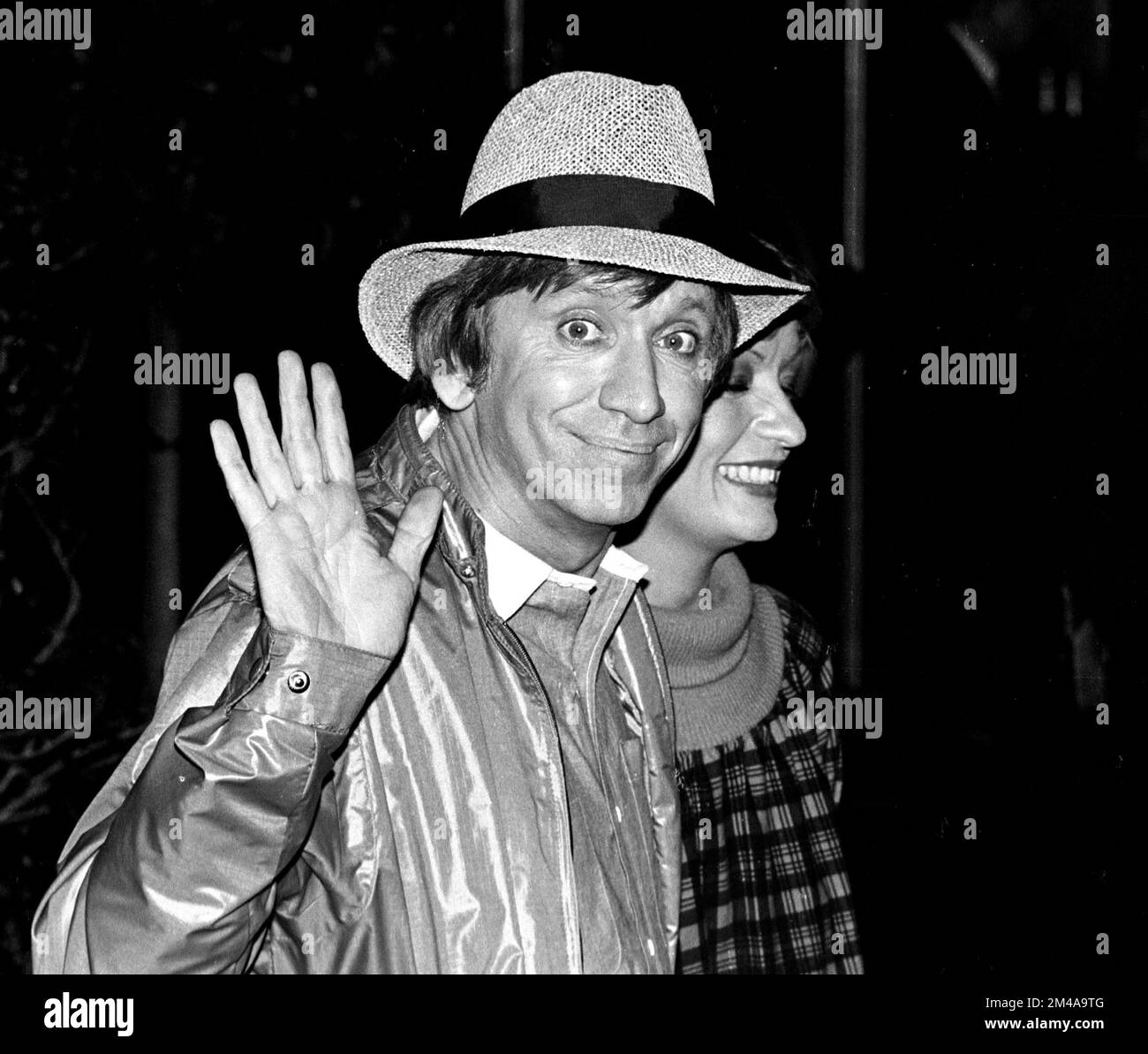 bob-denver-his-wife-attending-a-movie-premiere-1984-credit-ron