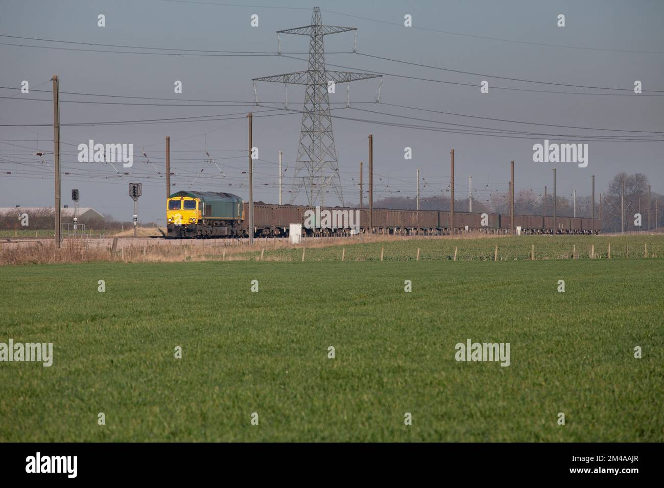 GB Railfreight class 66 hauling a coal train carrying imported coal for ...